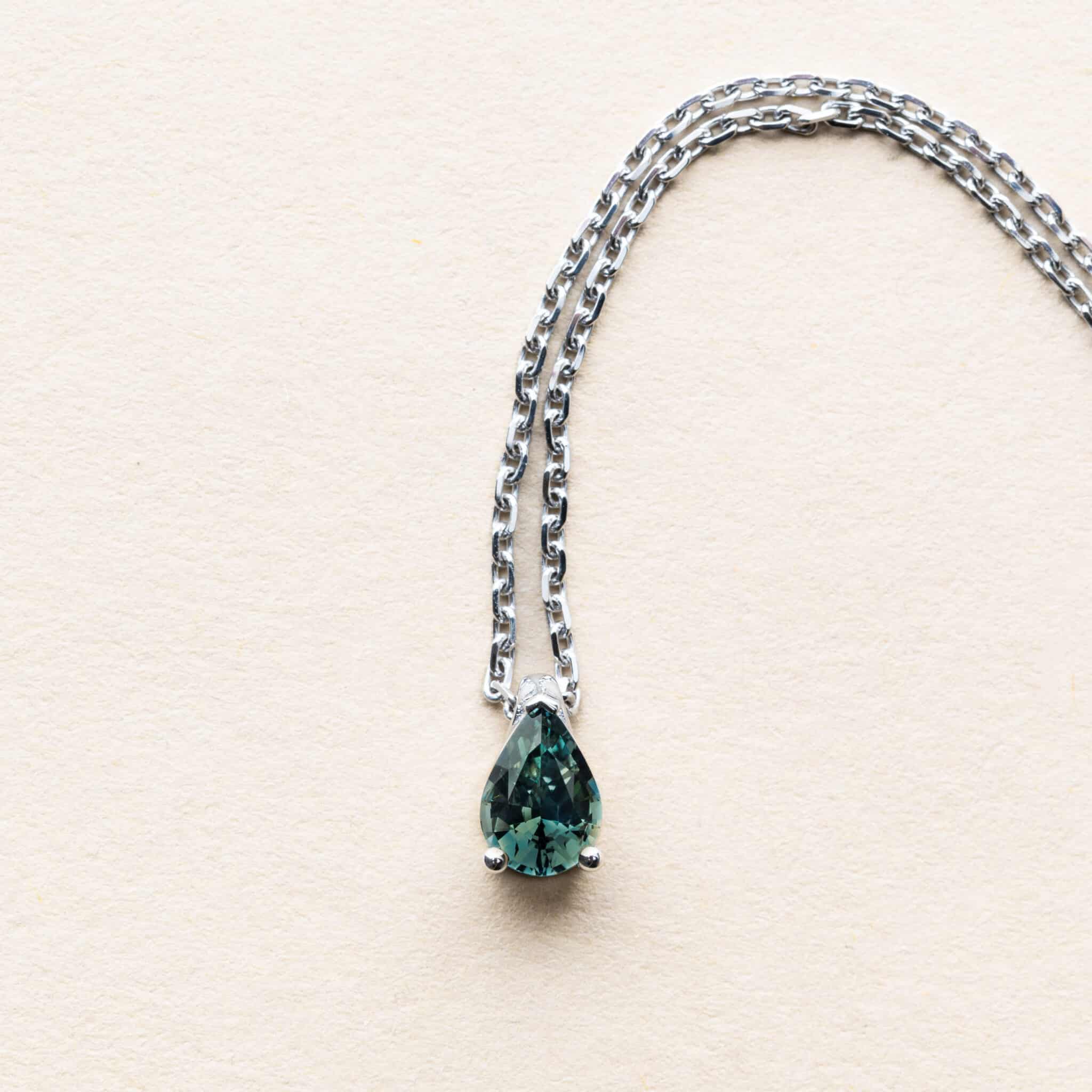 Collier Saphir teal Poire