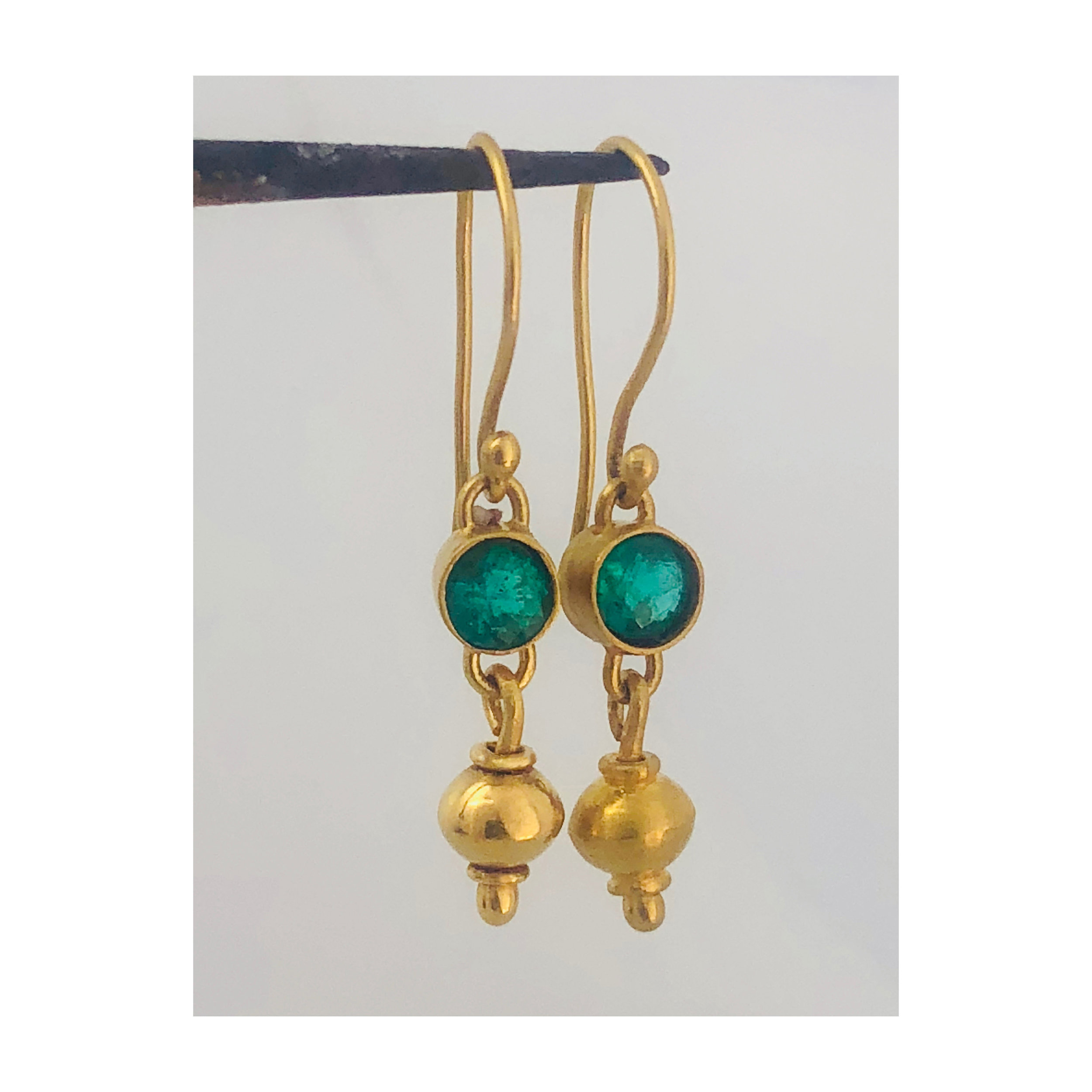 Gold drop earrings with emerald