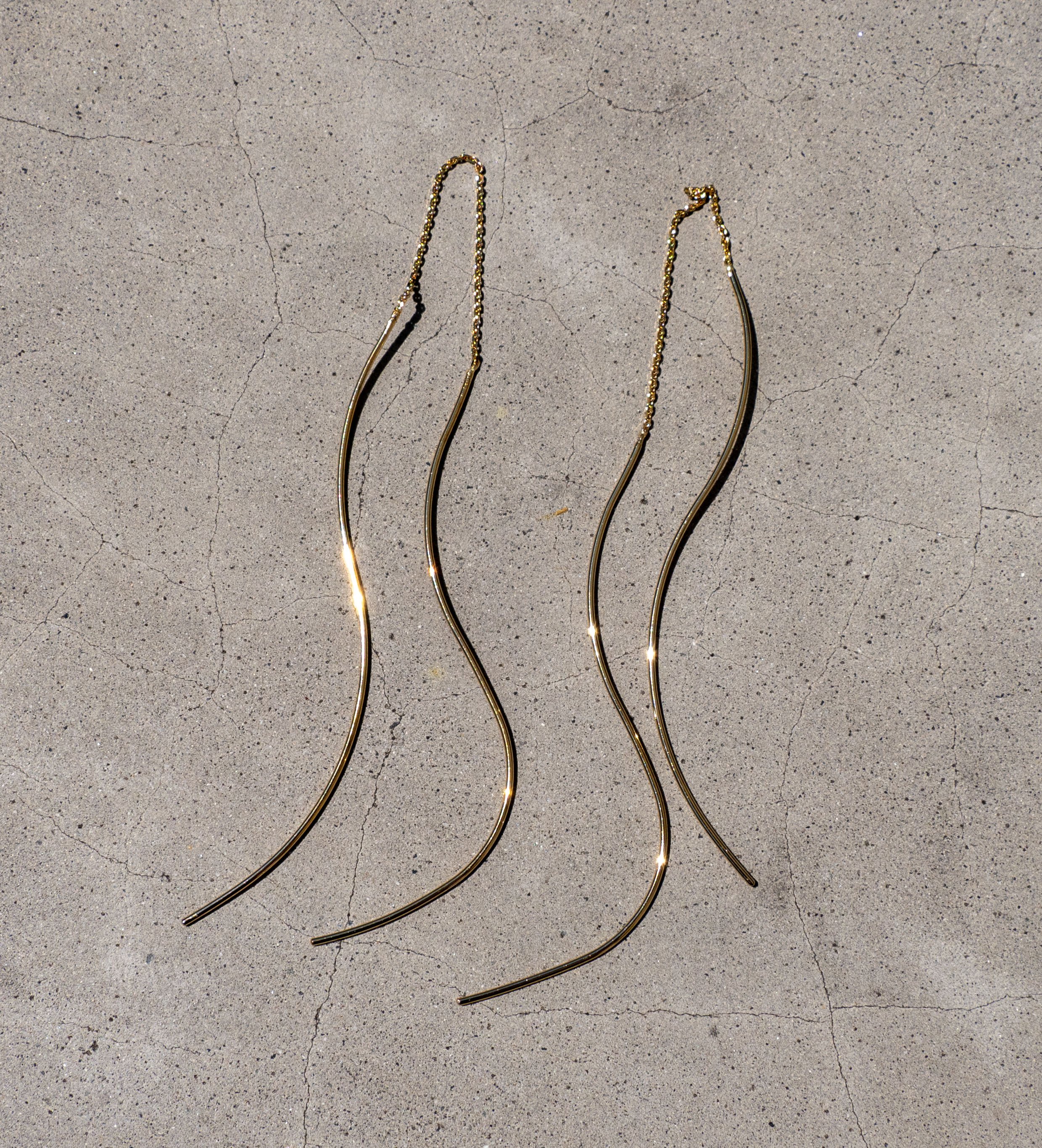 Gold threader earrings with wavy bar
