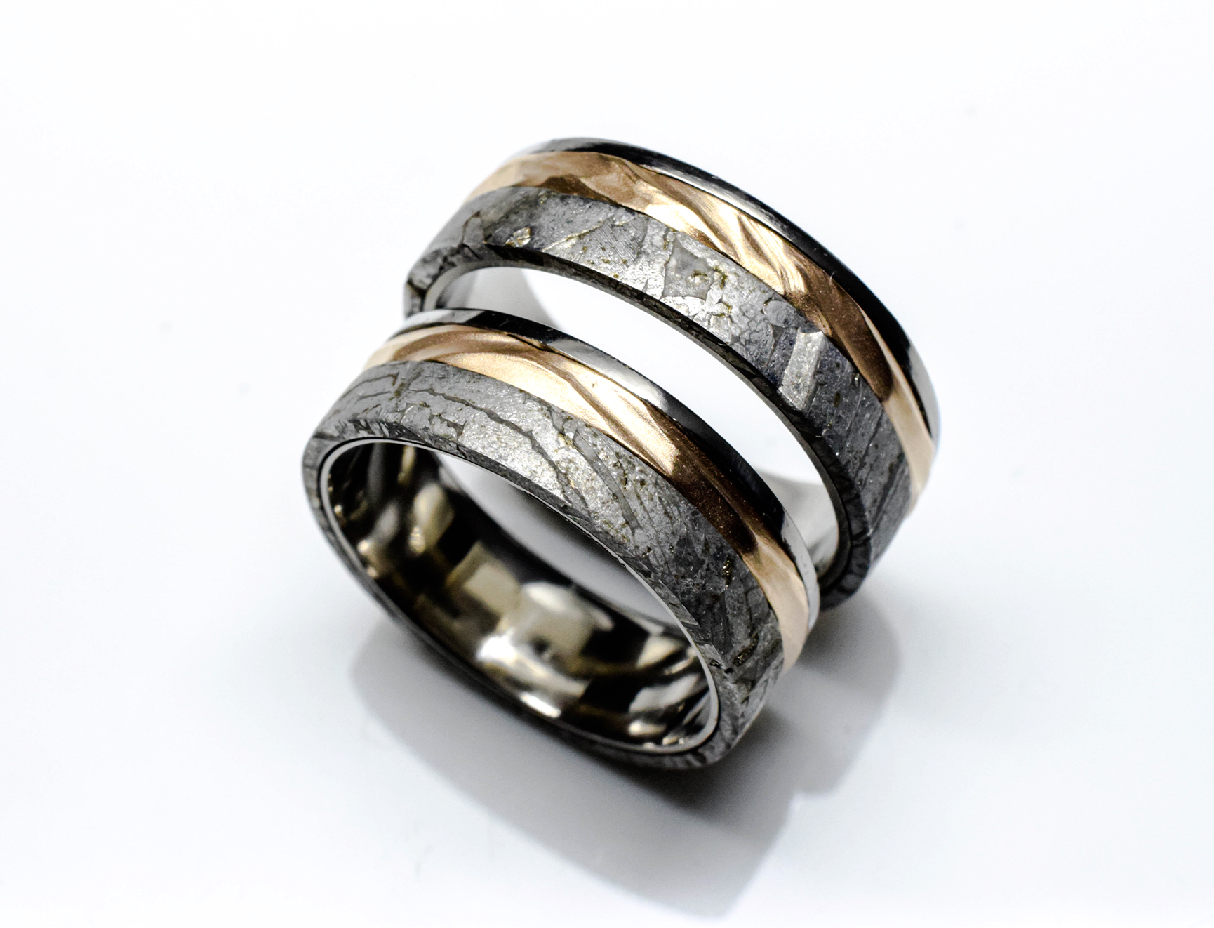 Wedding ring set with meteorite and rose gold