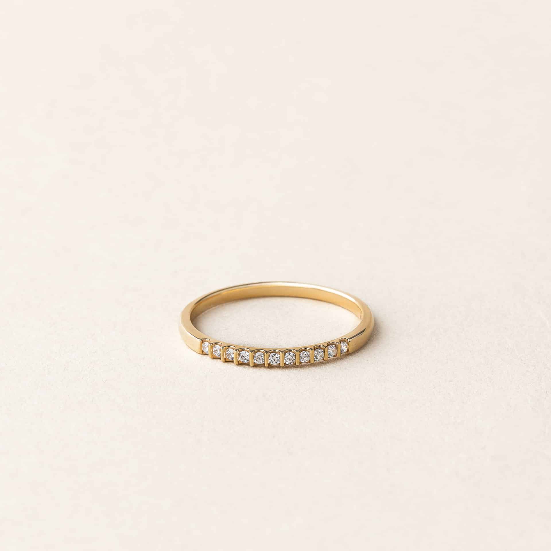 Alliance diamants serti barrette – petit modèle – Louise