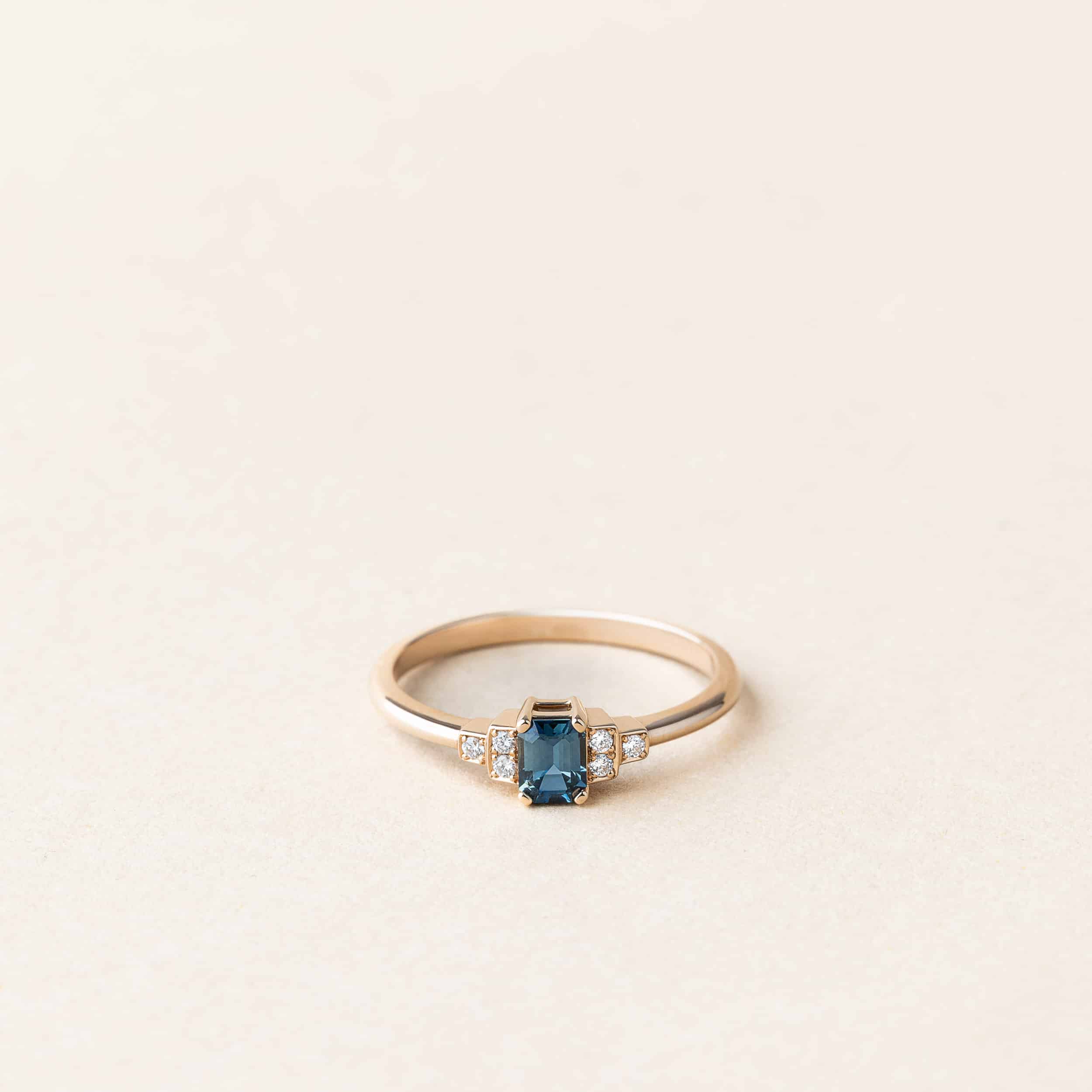 Bague saphir teal et diamants – Iris