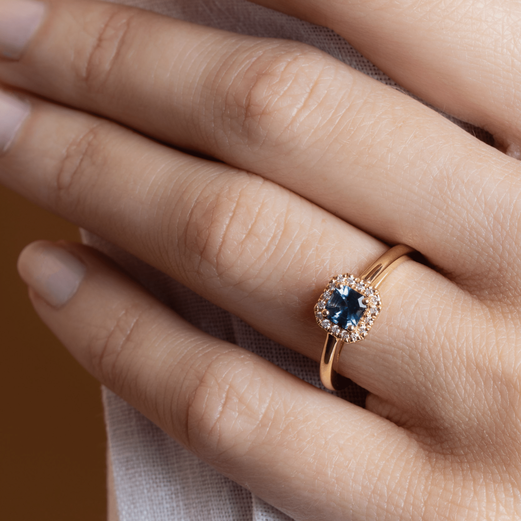 Bague Saphir teal asscher et diamants – Art déco