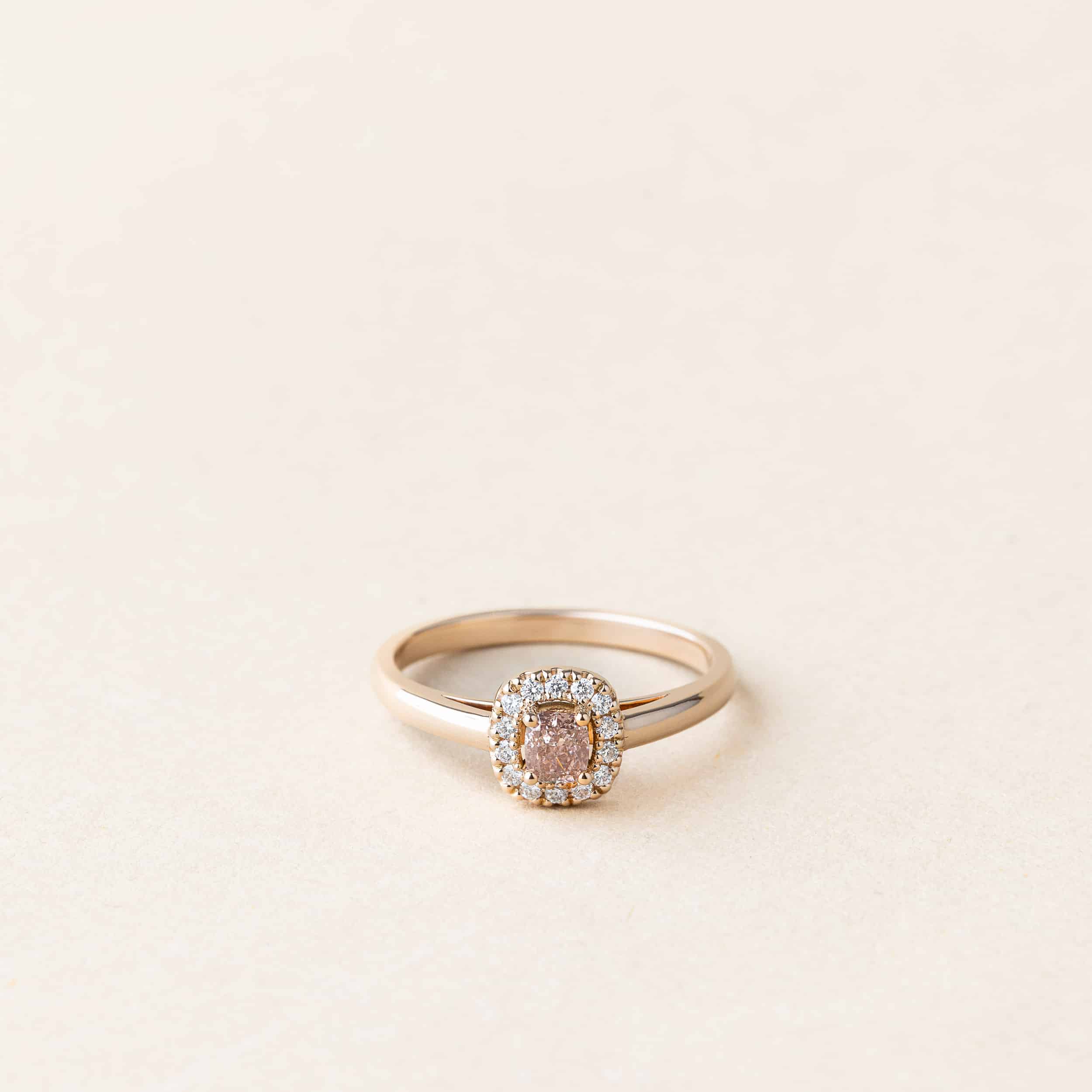 Bague diamant rose entourage diamants blancs – Création unique