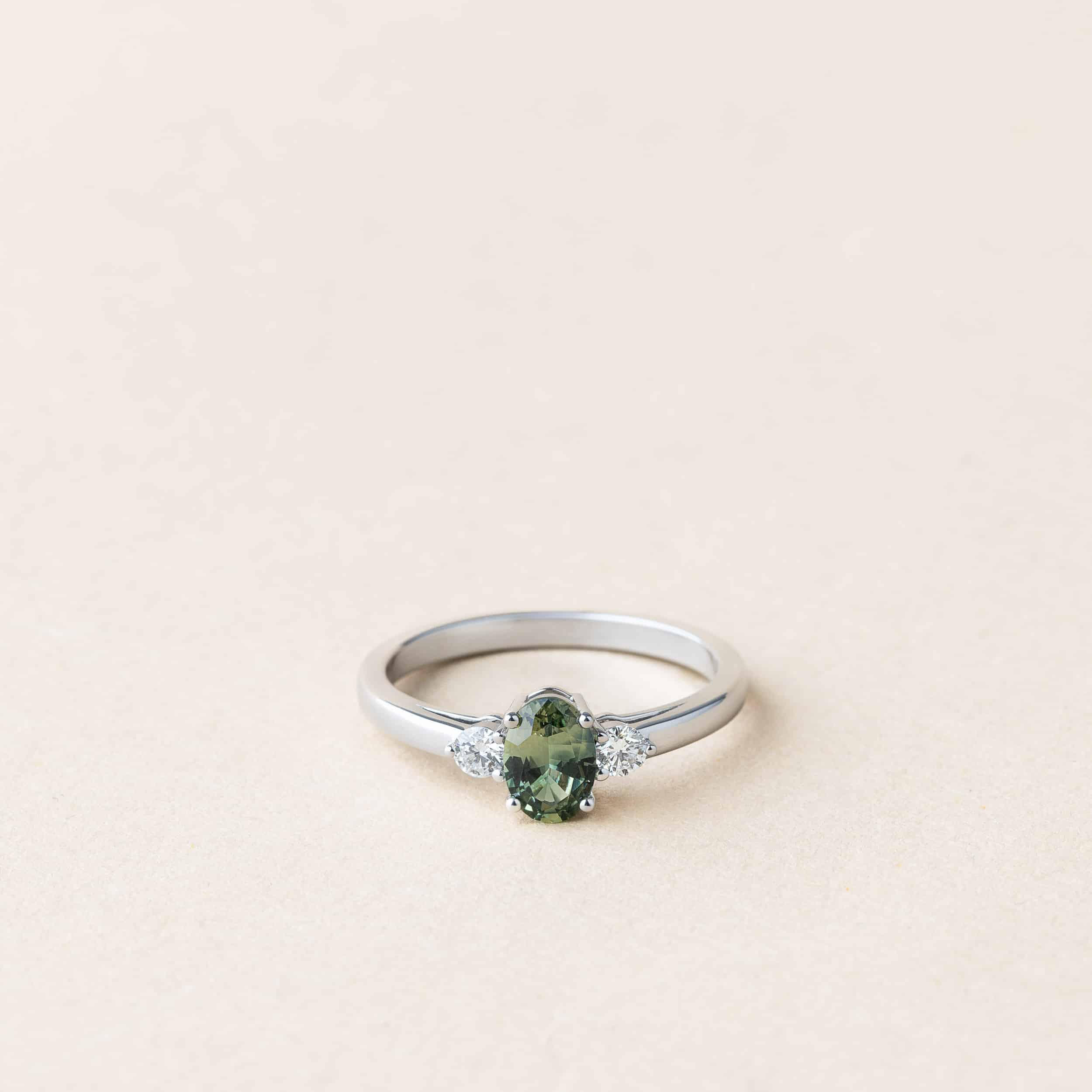 Bague saphir vert et diamants – Manon