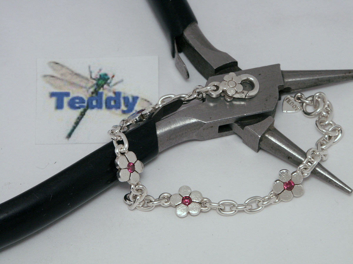 Børne blomster armbånd i sølv med 4 røde stene