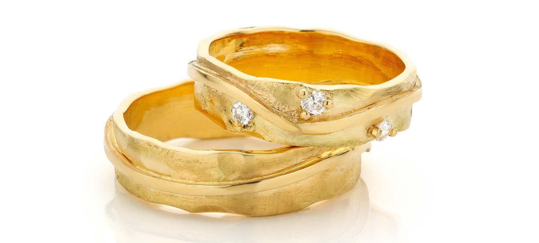 Geelgouden trouwringen met diamanten