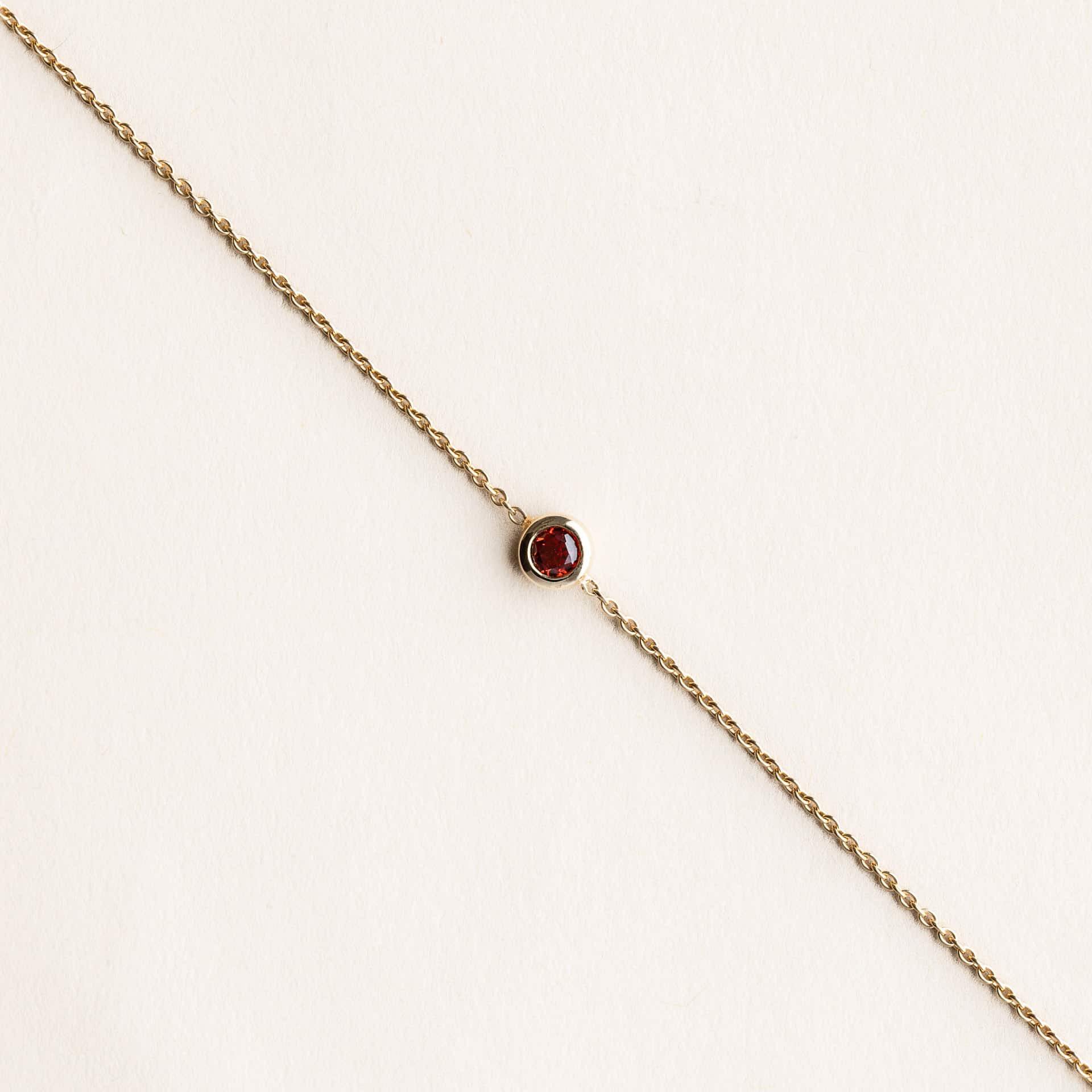 Bracelet Grenat – 0,30 carat – Le Serti Clos