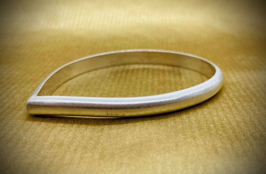 Teardrop Bangle 6mm