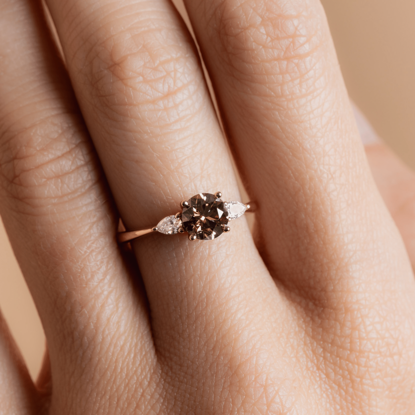Bague diamant brun intense et diamants blancs – Jeanne – Création unique