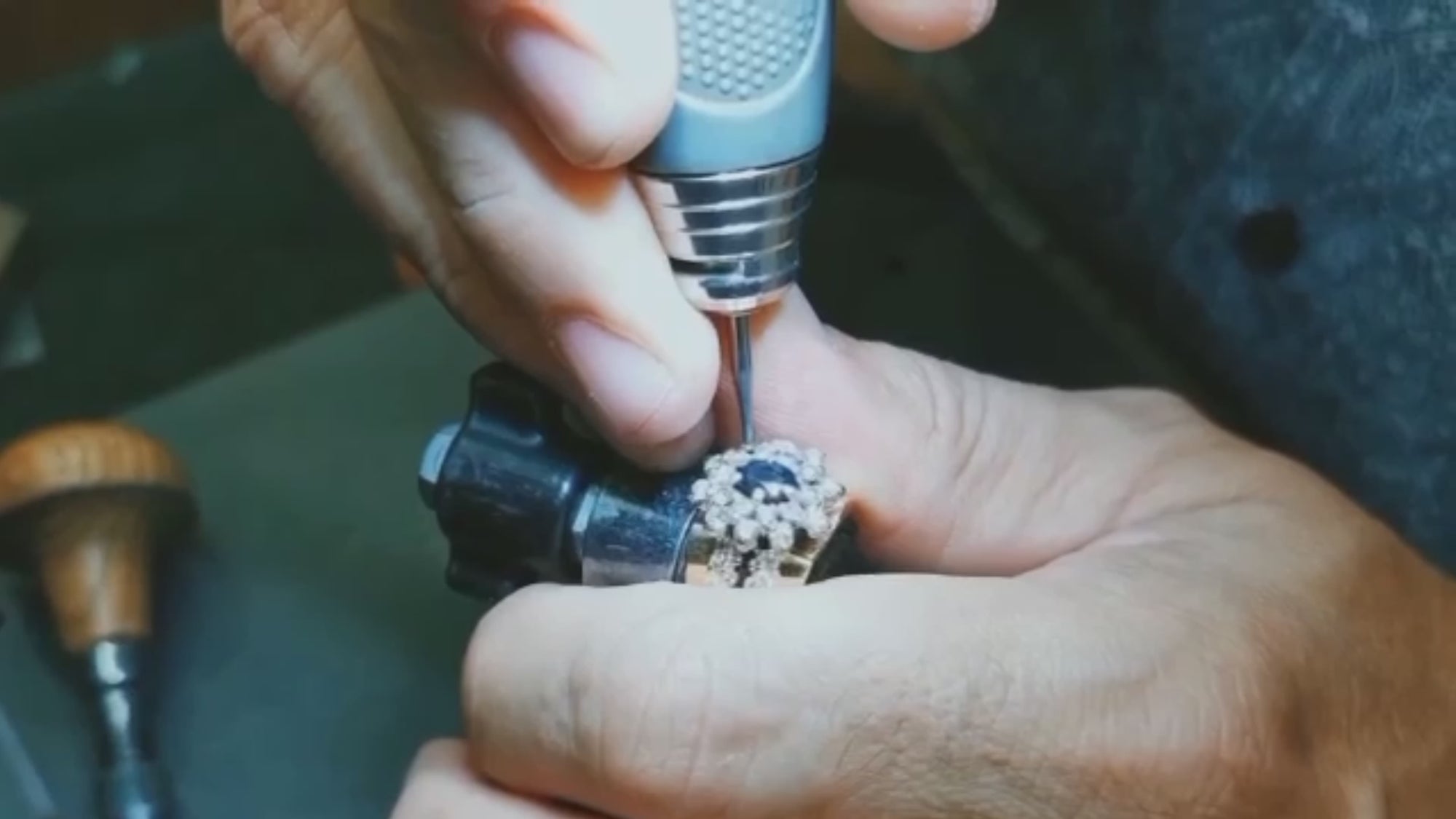 Gold ring with sapphire and diamonds