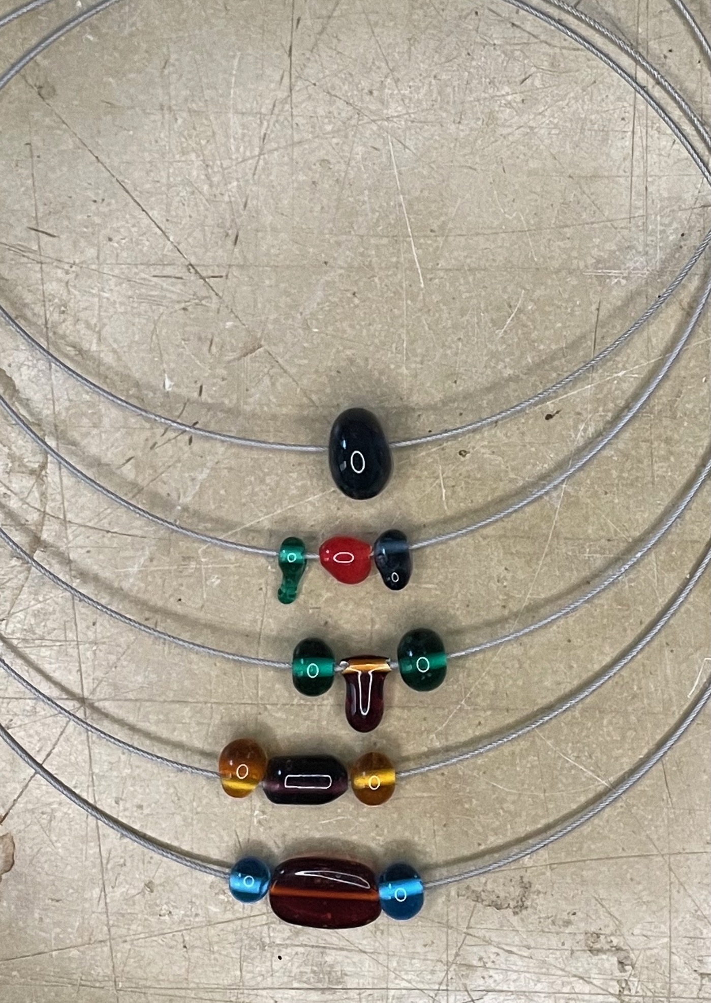 Glass bead Colliers